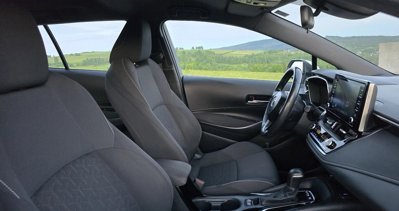 Toyota Corolla cena 69700 przebieg: 69000, rok produkcji 2020 z Pobiedziska małe 379